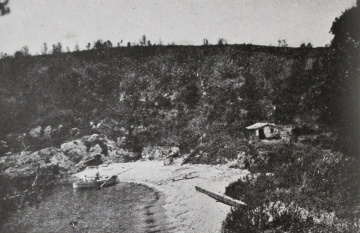 Bahía del Titán en la Isla del Levante, una de las islas de Hyères donde Théo Varlet solía veranear. (Cliché Giraud - Toulon - sacado de "Le Lavandou, Bormes-Les-Mimosas", de Marcel Laure, 1930).